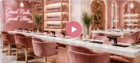 Interior studio nail art dengan nuansa pink elegan